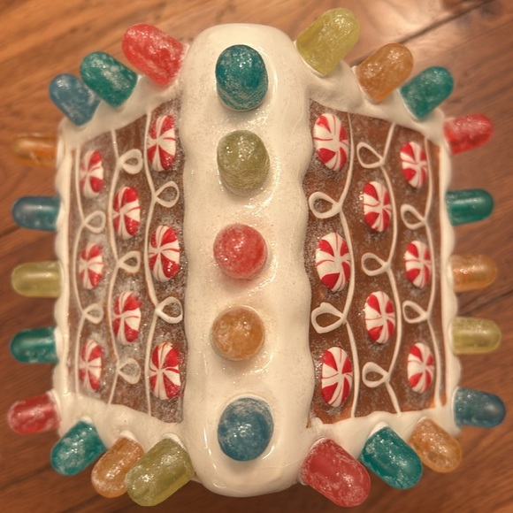 2008 Hallmark Christmas Gumdrop Gingerbread House - Picture 5 of 6